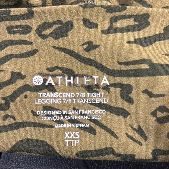 NWOT Athleta Transcend 7/8 Tight Animal Print Olive Green leggings - Picture 2 of 5